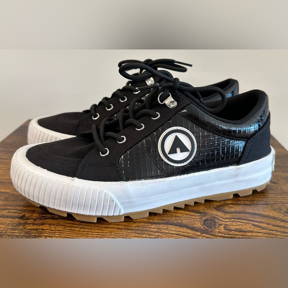 Airwalk Women’s Vic-J Black White Gum Sneakers NWT Various Sizes